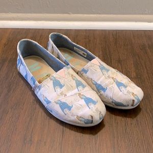 🏰 Disney X TOMS Pink Sleeping Beauty Women’s Slip-ons - RARE